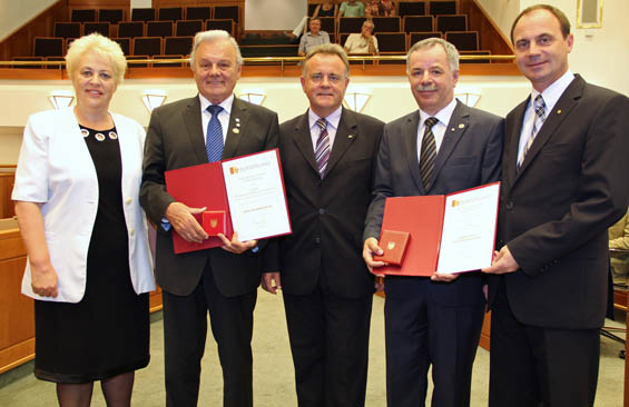 Landeshauptmann Hans Niessl, LH-Stv. Mag. Franz Steindl und LRin Verena Dunst mit Prof. Dr. Walter Dujmovits (2. v .l.) und Ing. Klaus Gerger