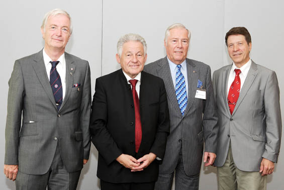 v.l.: Vizeprsident Dr. Jrgen Em, LH Dr. Josef Phringer, Prsident Dkfm. Ing. Gustav Chlestil und Vizeprsident Werner Gtz 