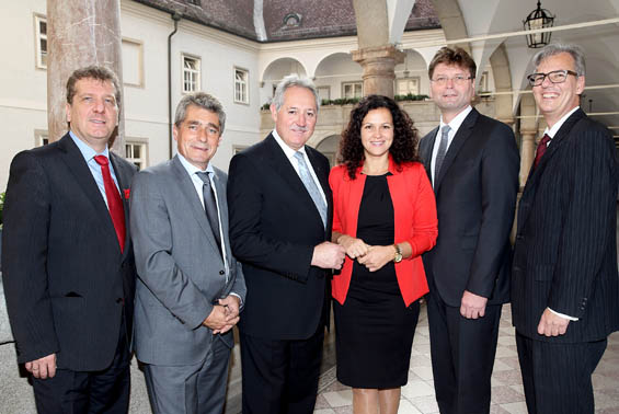 Prsidialkonferenz: SP-Klubobmann Christian Makor, FP-Klubobmann Ing. Herwig Mahr, Landtagsprsident KommR Viktor Sigl, OVP-Klubobfrau Mag.a Helena Kirchmayr, Grnen-Klubobmann Dipl.-Pd. Gottfried Hirz, Landtagsdirektor Dr. Wolfgang Steiner.