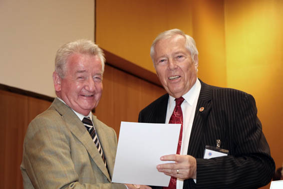 AWB-Prsident Gustav Chlestil (r.) und HR Dr. Gnther Driegl  (Foto: 