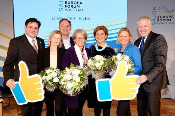 Stefan Szirucsek (Brgermeister von Baden), Gertraud Schrattenecker (Donau-Universitt Krems), Gerhard Schilling (Geschftsfhrer Almdudler), Wirtschaftslandesrtin Petra Bohuslav, Bettina Glatz-Kremsner (Vorstandsdirektorin Casino Austria), Petra Stolba