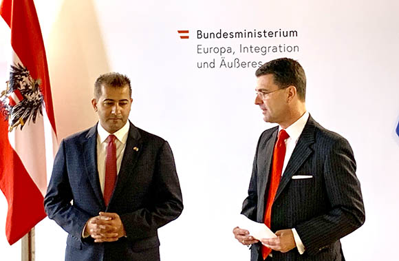 SE Hamad Alkaabi (l.) und BMEIA-Generalsekretr Johannes Peterlik Foto: PaN